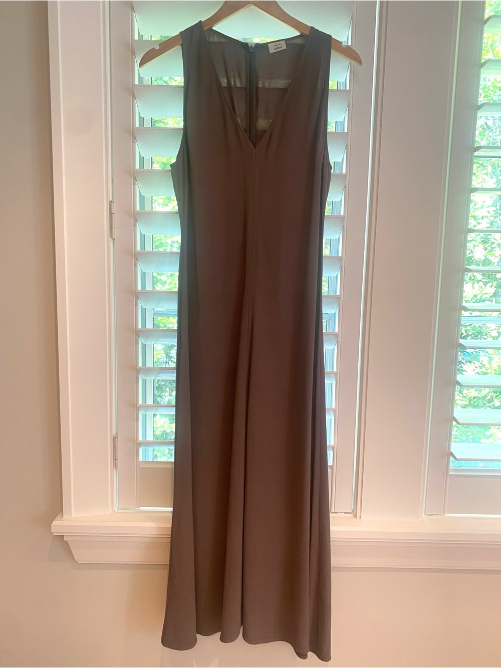 Wilfred Aritzia Sleeveless V-Neck Brown Dress Size 4 Brown